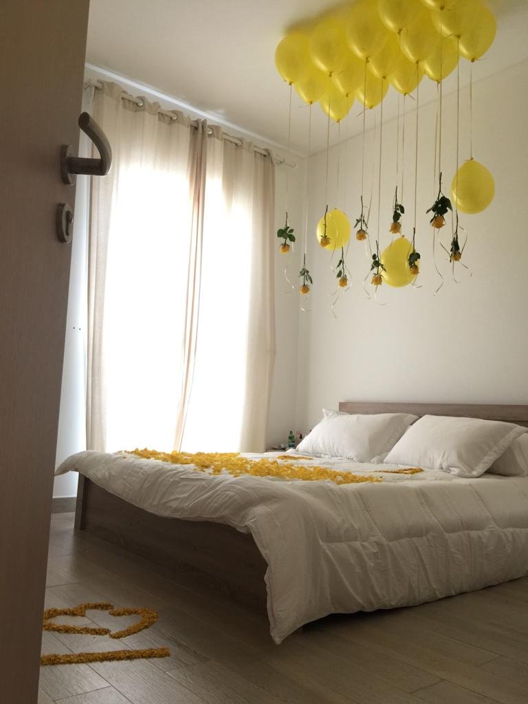 Silver yellow package room decor - Image 6