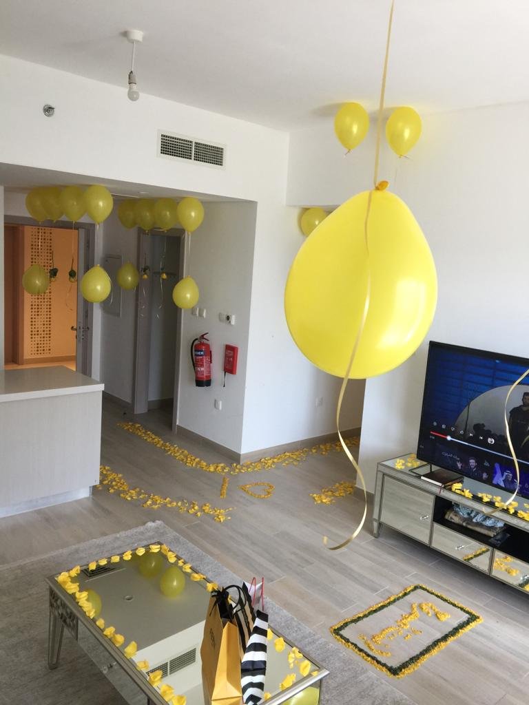 Silver yellow package room decor - Image 7