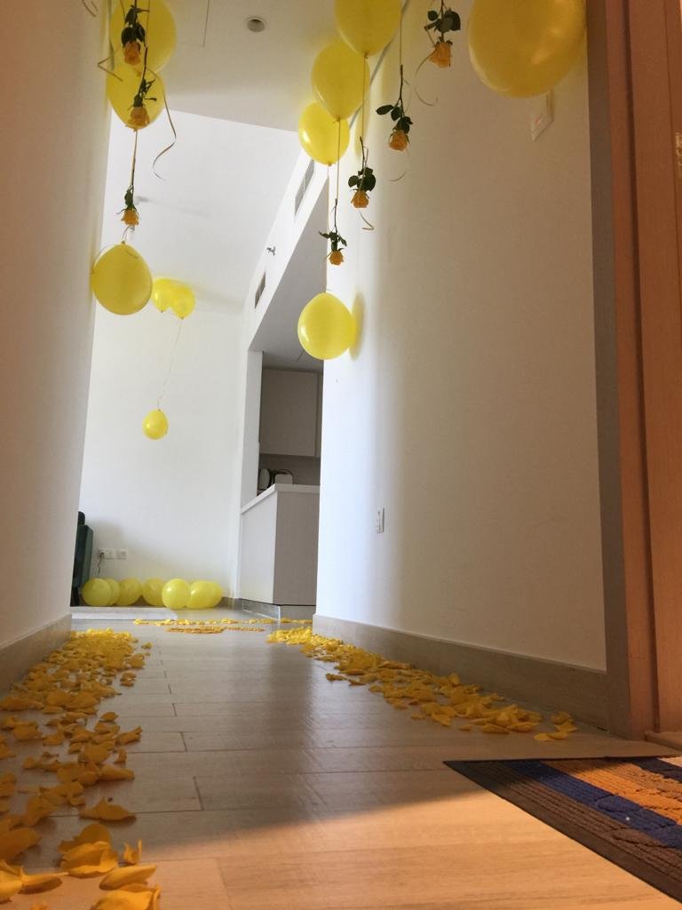 Silver yellow package room decor - Image 4