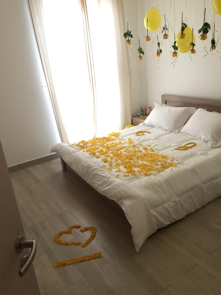 Silver yellow package room decor