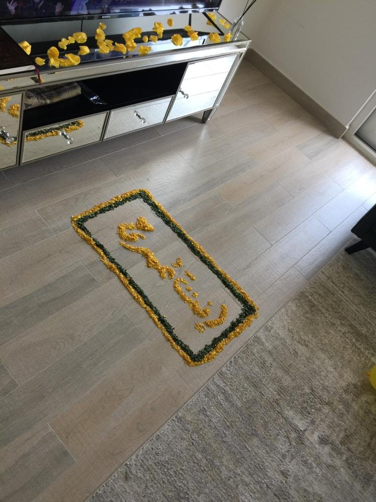 Silver yellow package room decor - Image 3